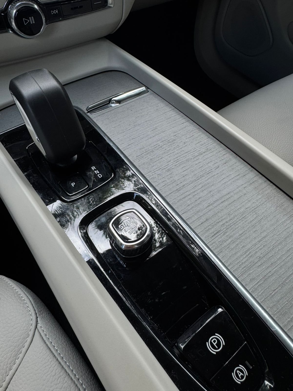 VOLVO XC60 B5 2024 - Imagen 14