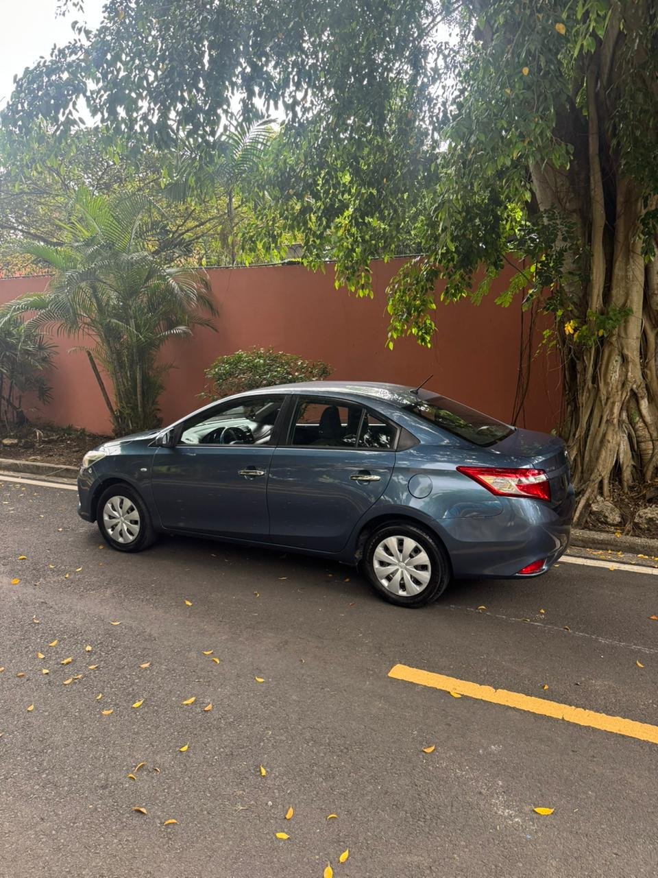 TOYOTA YARIS E 2014 - Imagen 2