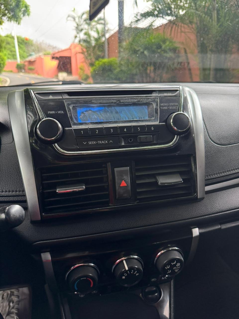 TOYOTA YARIS E 2014 - Imagen 7