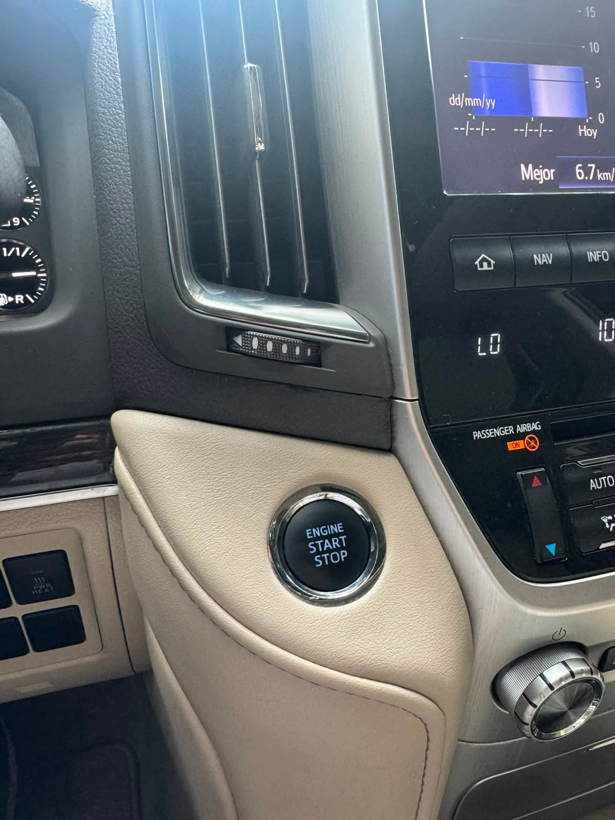 TOYOTA LANDCRUISER EXECUTIVE LOUNGE 2019 - Imagen 8