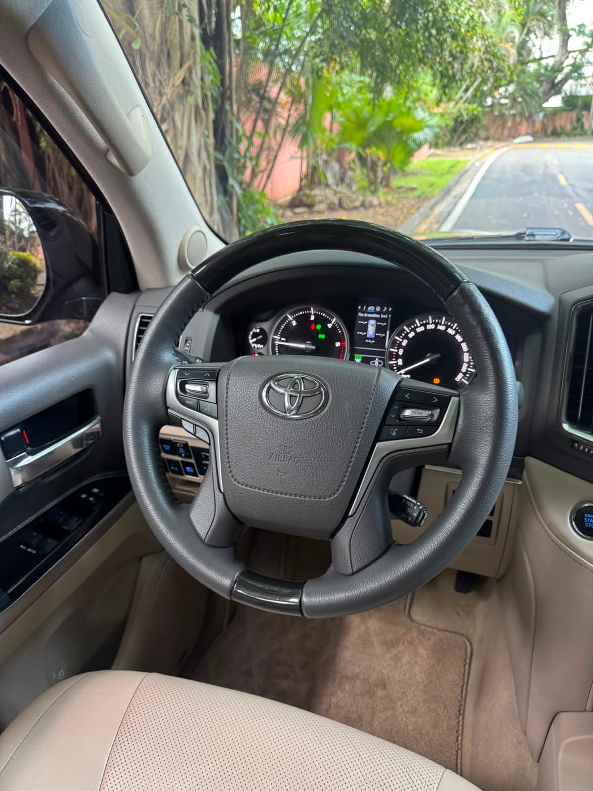 TOYOTA LANDCRUISER EXECUTIVE LOUNGE 2019 - Imagen 14