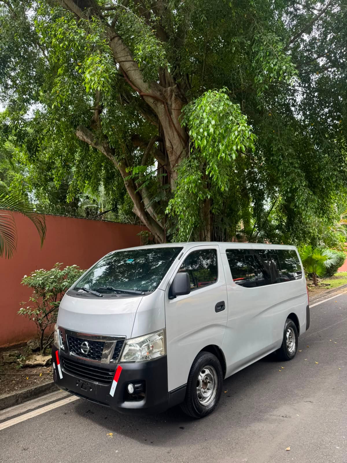 NISSAN URVAN 2015