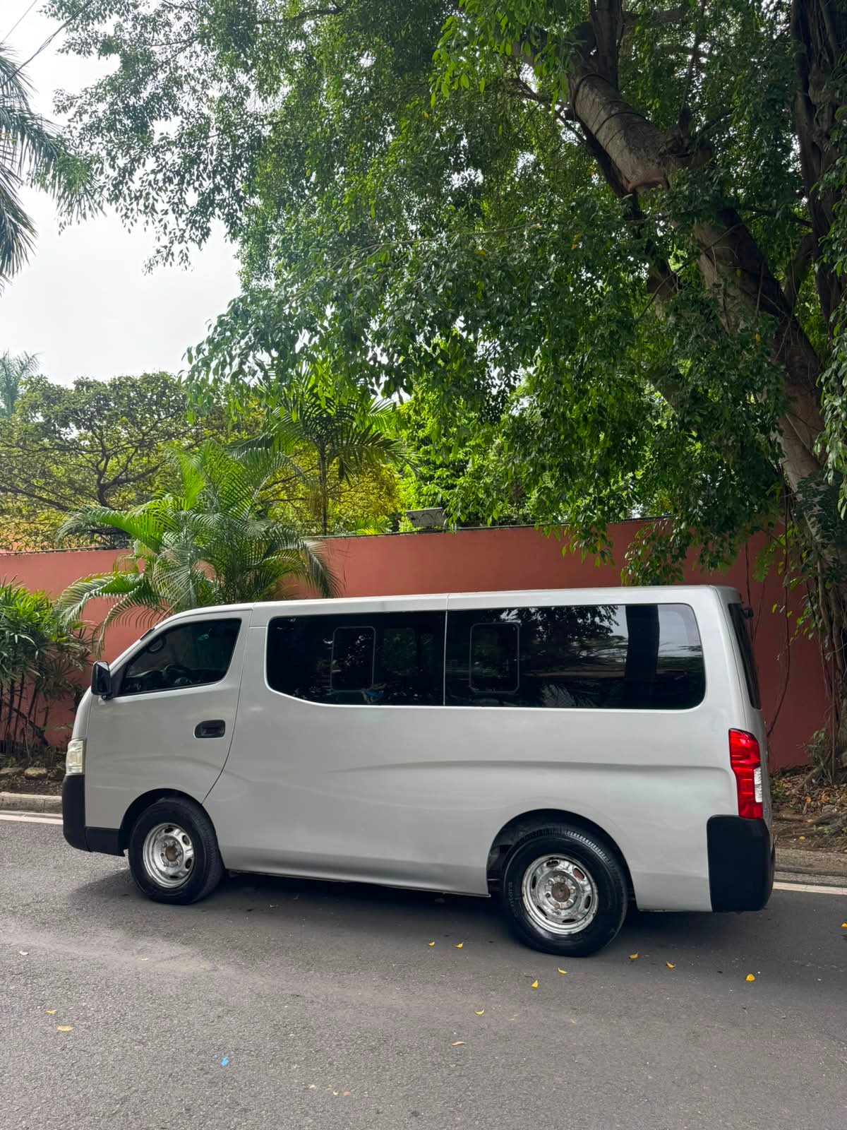 NISSAN URVAN 2015 - Imagen 2