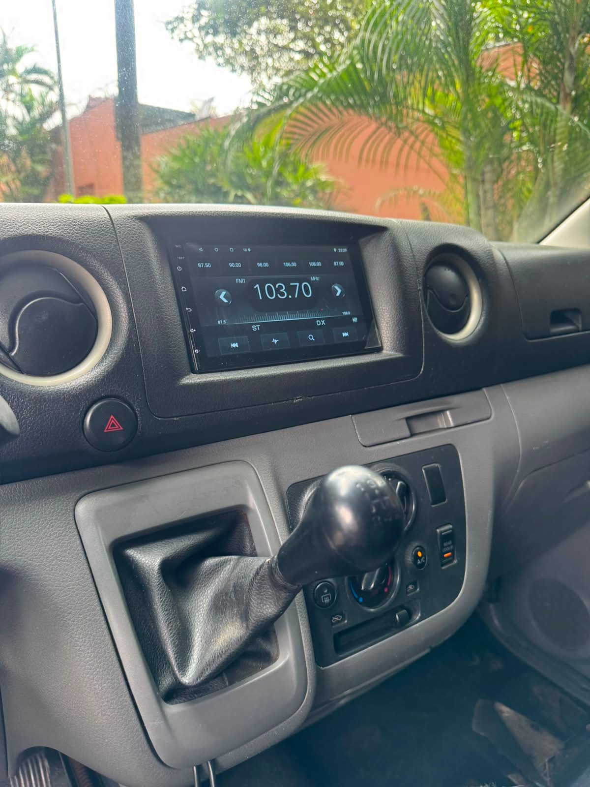 NISSAN URVAN 2015 - Imagen 8