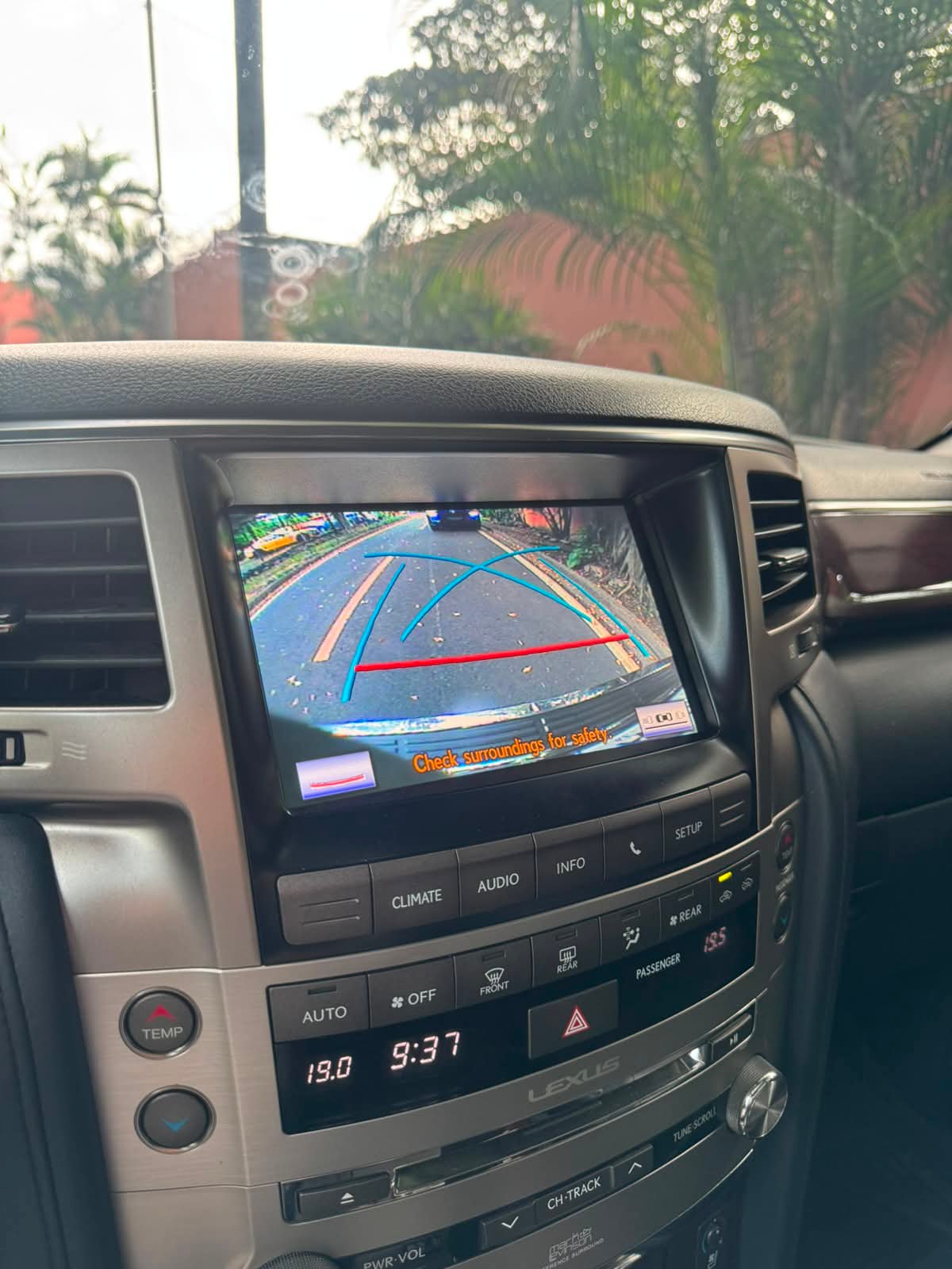 LEXUS LX570 2015 - Imagen 10