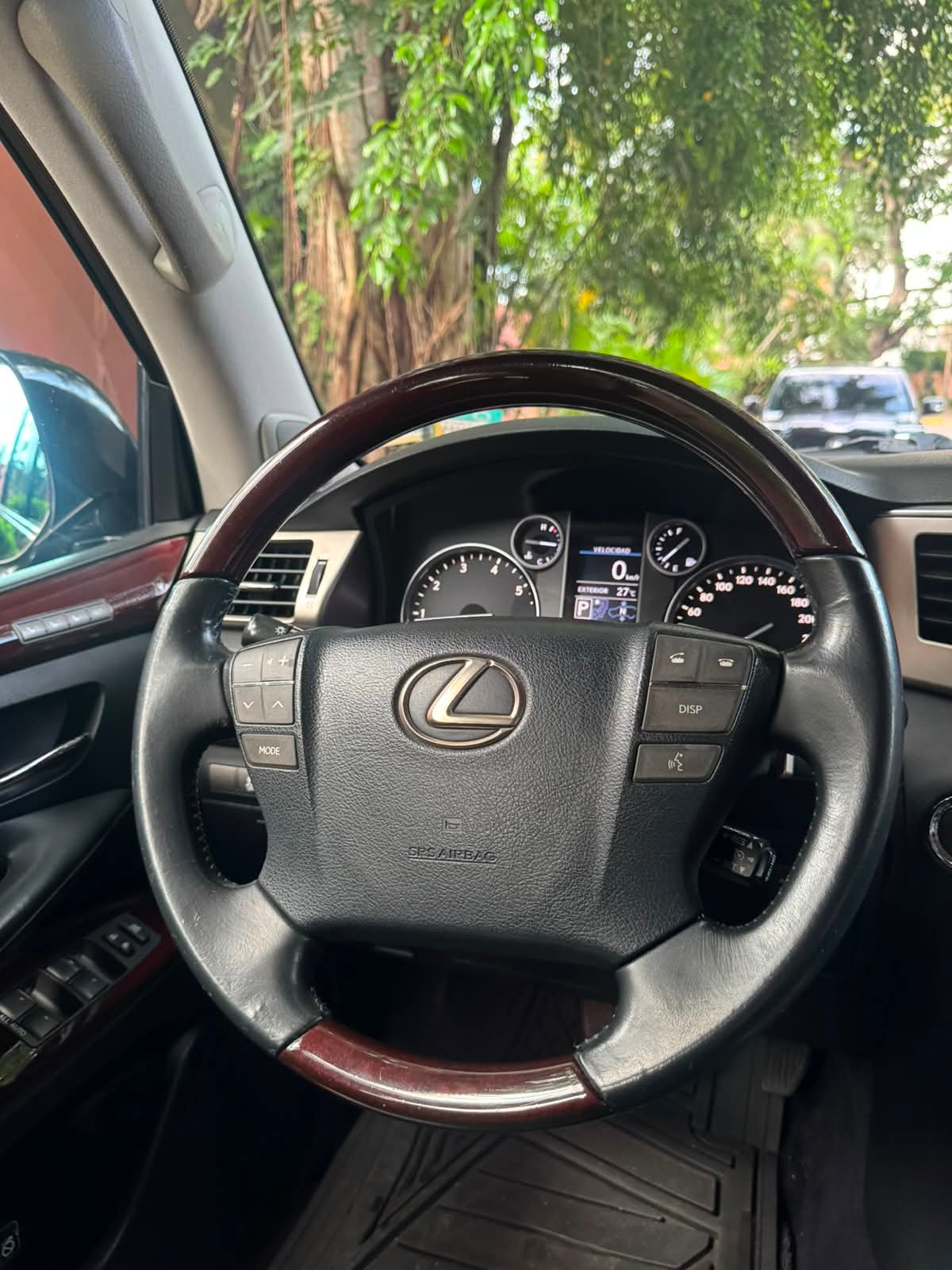 LEXUS LX570 2015 - Imagen 16