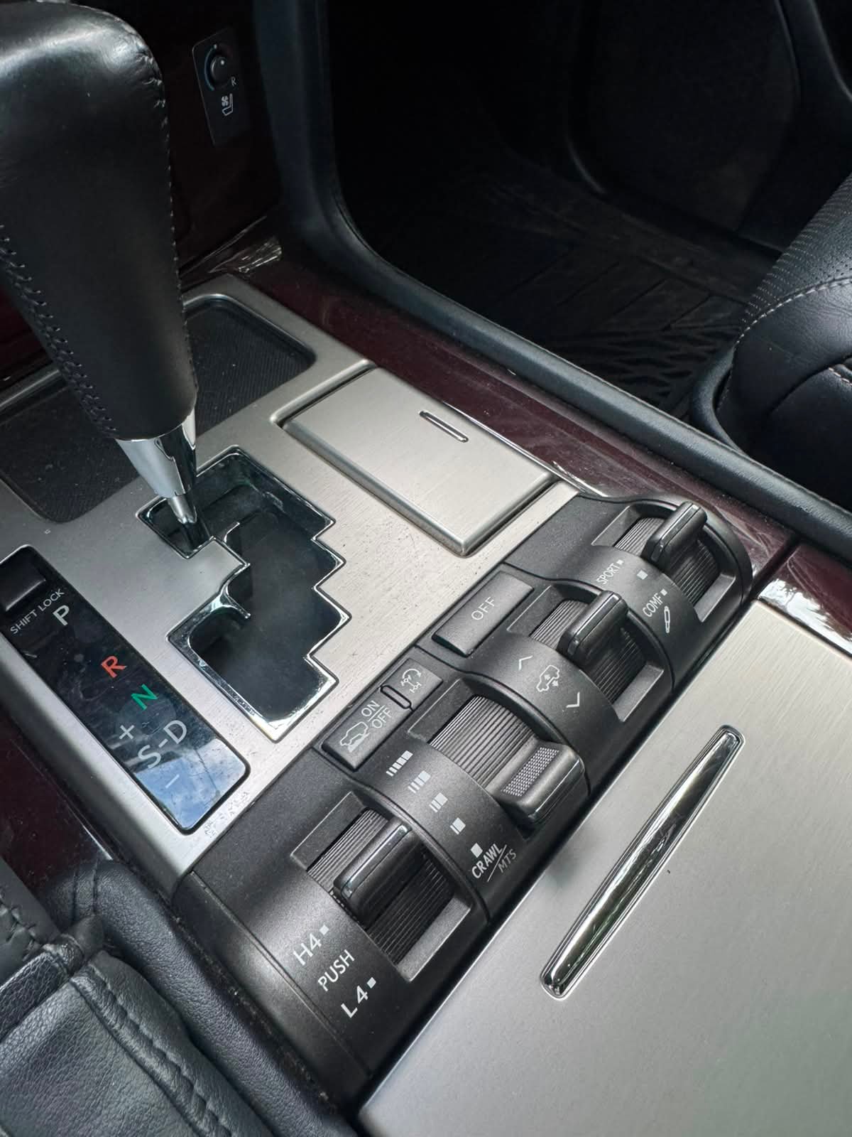 LEXUS LX570 2015 - Imagen 18
