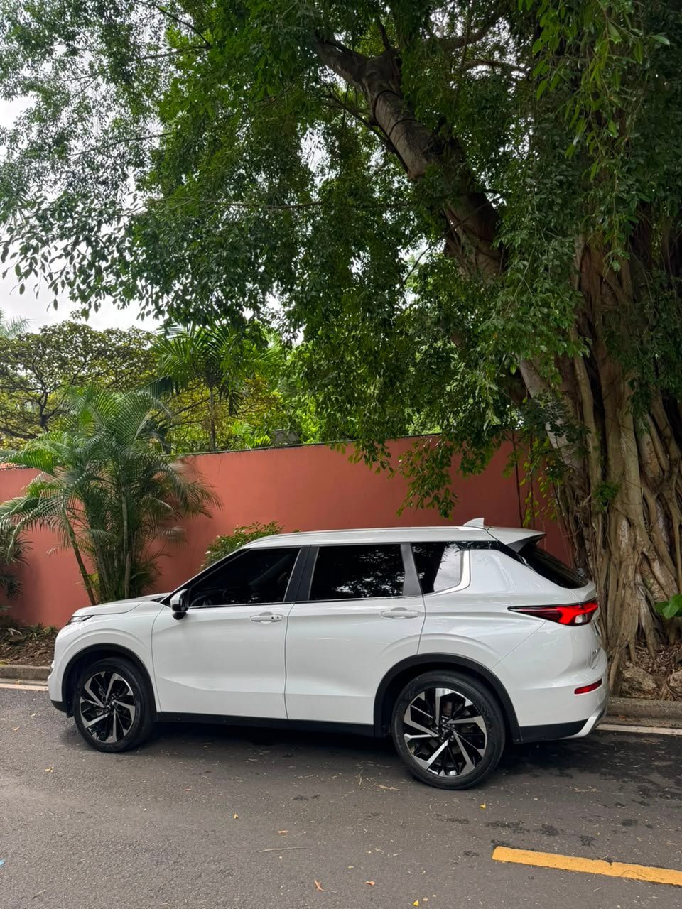 MITSUBISHI OUTLANDER 2024 - Imagen 2