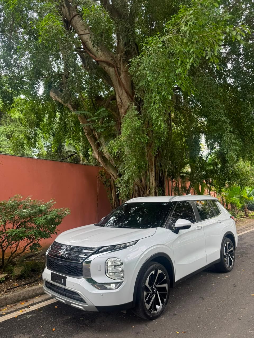 MITSUBISHI OUTLANDER 2024