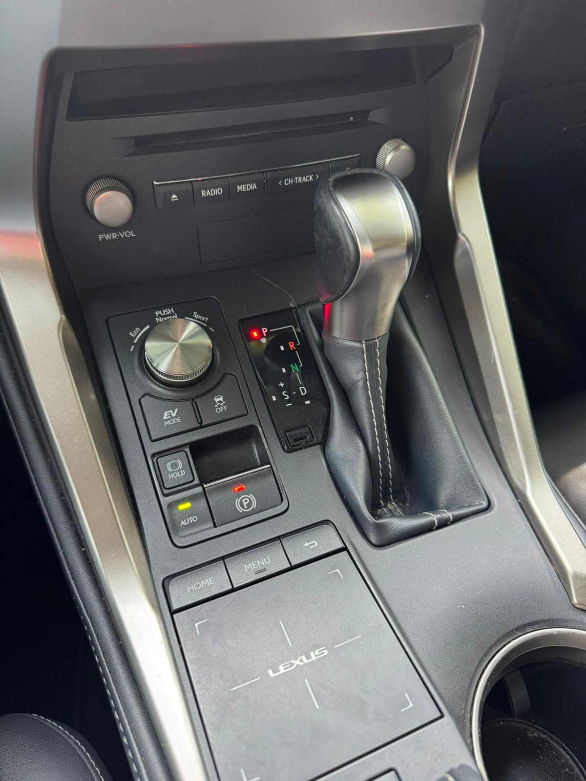 LEXUS NX300H 2019 - Imagen 9