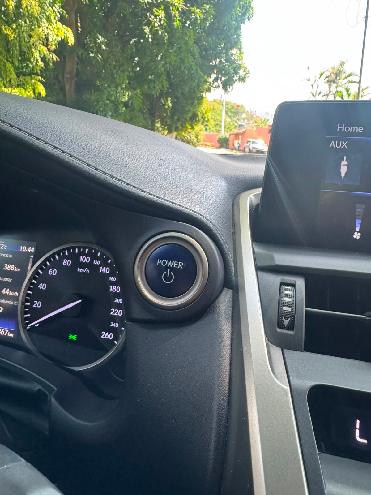 LEXUS NX300H 2018 - Imagen 8
