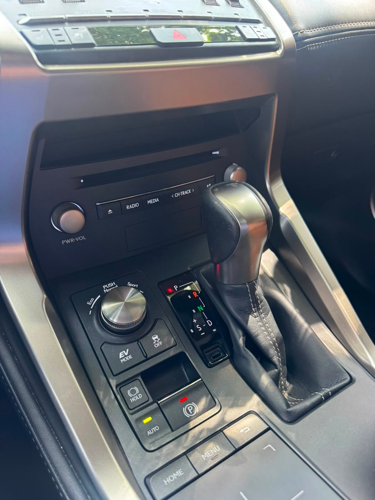 LEXUS NX300H 2018 - Imagen 9