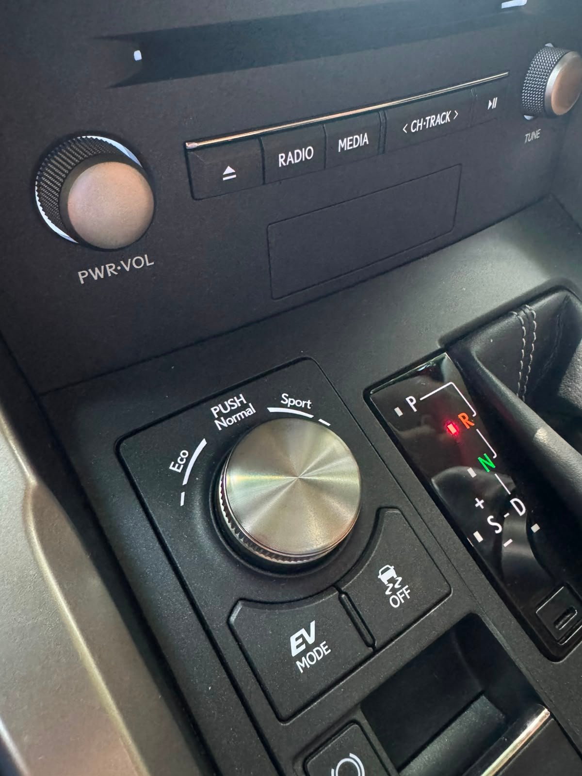 LEXUS NX300H 2018 - Imagen 11