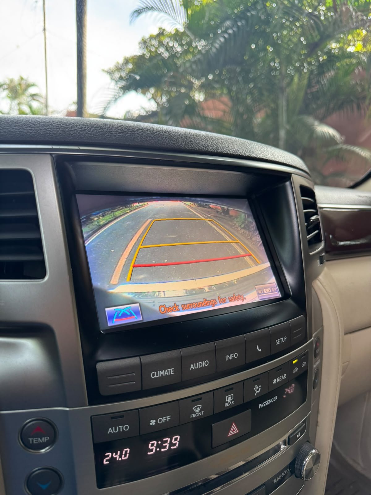 LEXUS LX570 2013 - Imagen 17